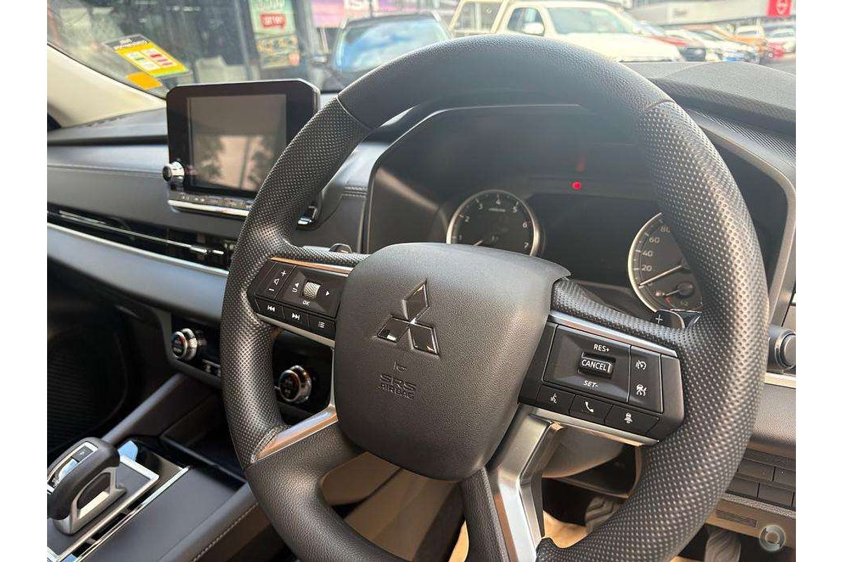 2025 Mitsubishi Outlander ES ZM