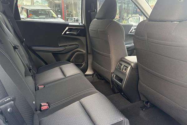 2025 Mitsubishi Outlander ES ZM