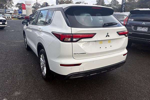 2025 Mitsubishi Outlander ES ZM