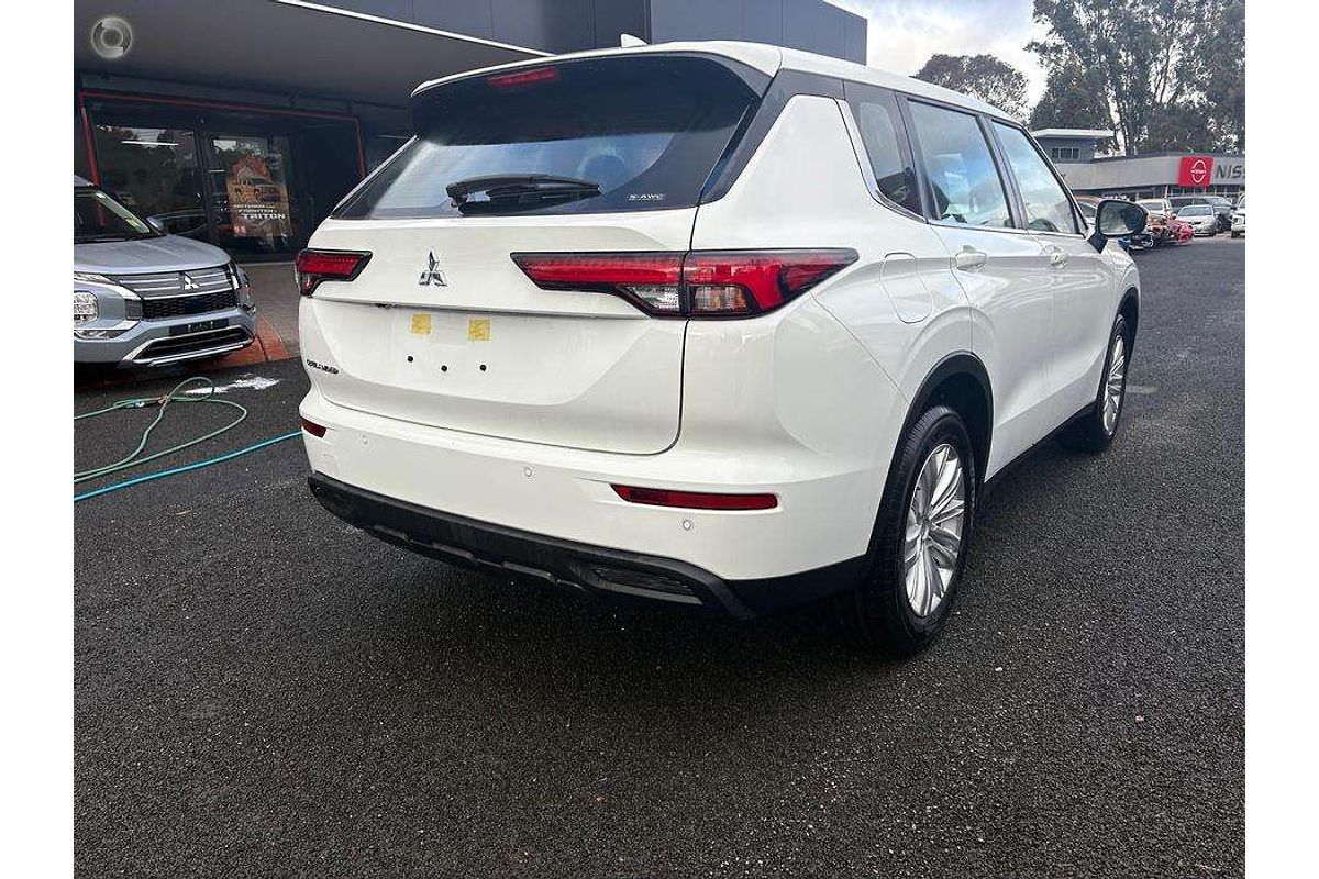 2025 Mitsubishi Outlander ES ZM