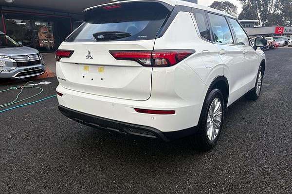 2025 Mitsubishi Outlander ES ZM