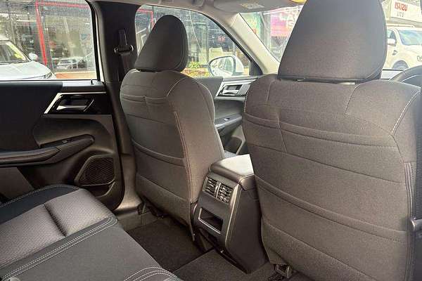 2025 Mitsubishi Outlander ES ZM