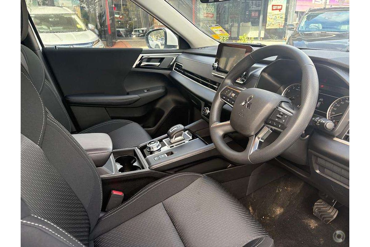 2025 Mitsubishi Outlander ES ZM