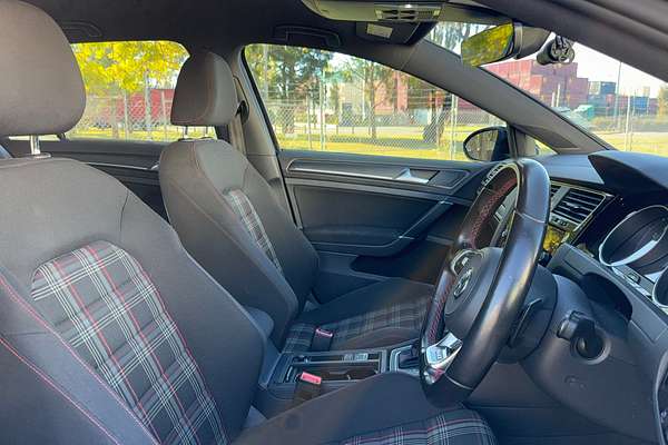 2017 Volkswagen Golf GTI 7.5