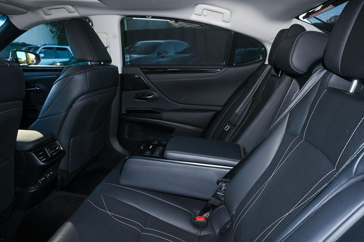 2019 Lexus ES ES300h Sports Luxury AXZH10R