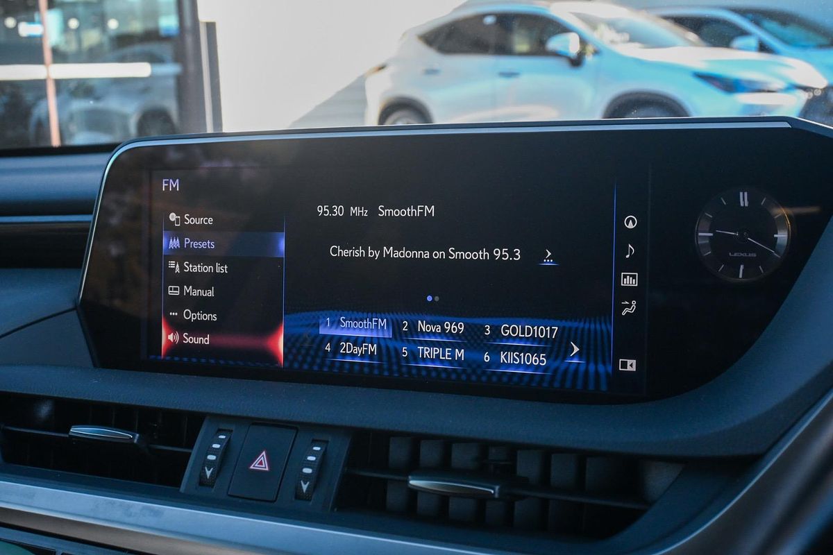 2019 Lexus ES ES300h Sports Luxury AXZH10R