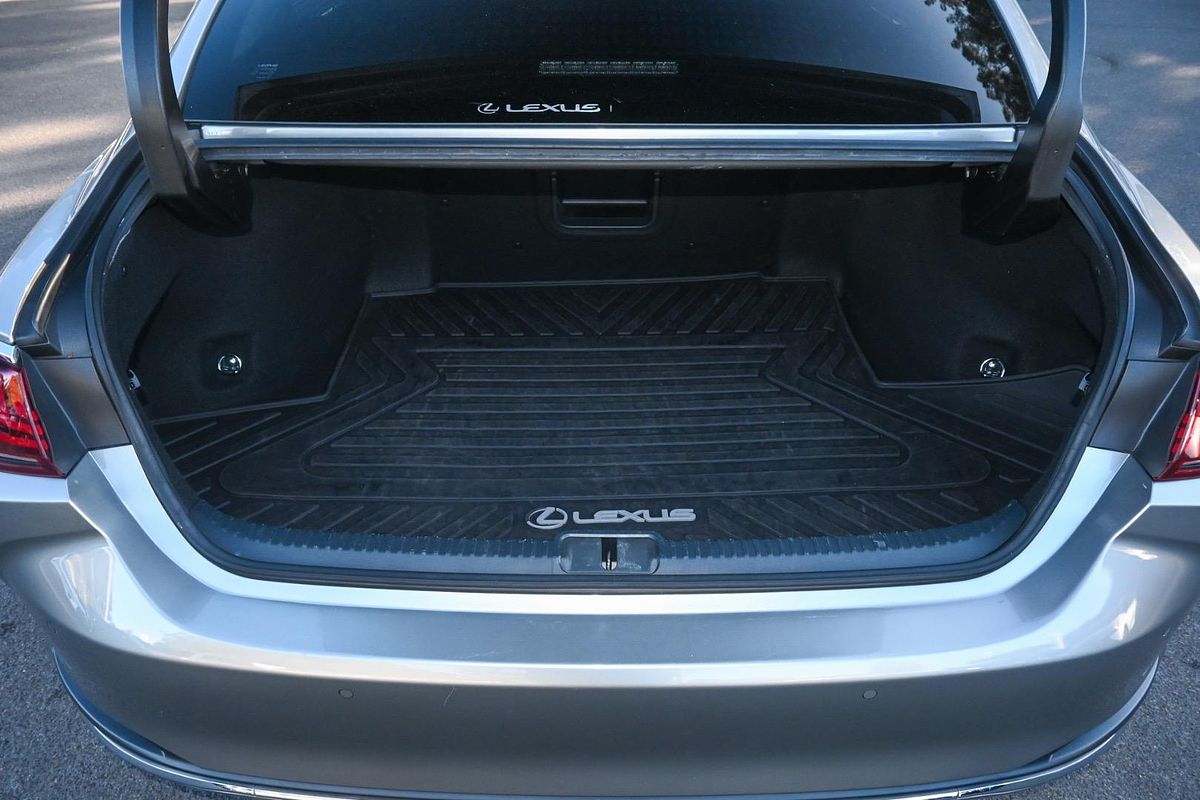 2019 Lexus ES ES300h Sports Luxury AXZH10R
