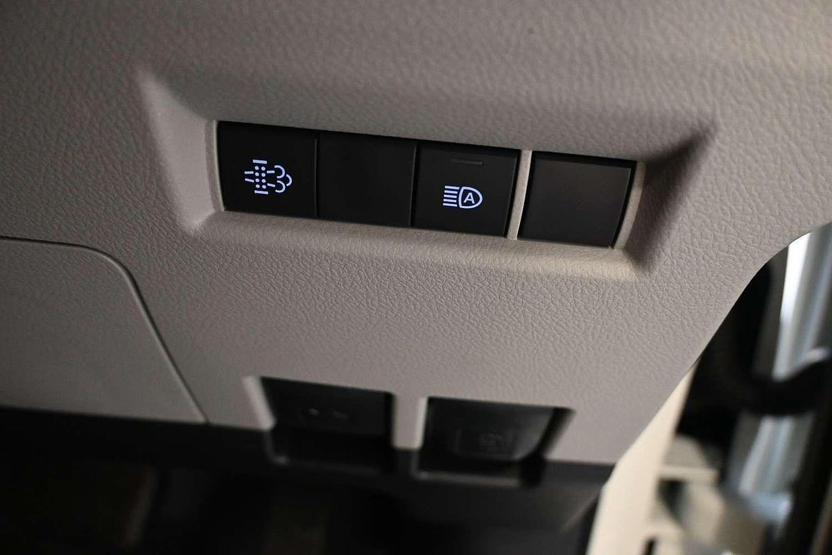 2025 Toyota Hiace Commuter GDH322R