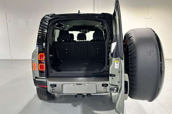 2025 Land Rover Defender 110 D350 X-Dynamic SE L663
