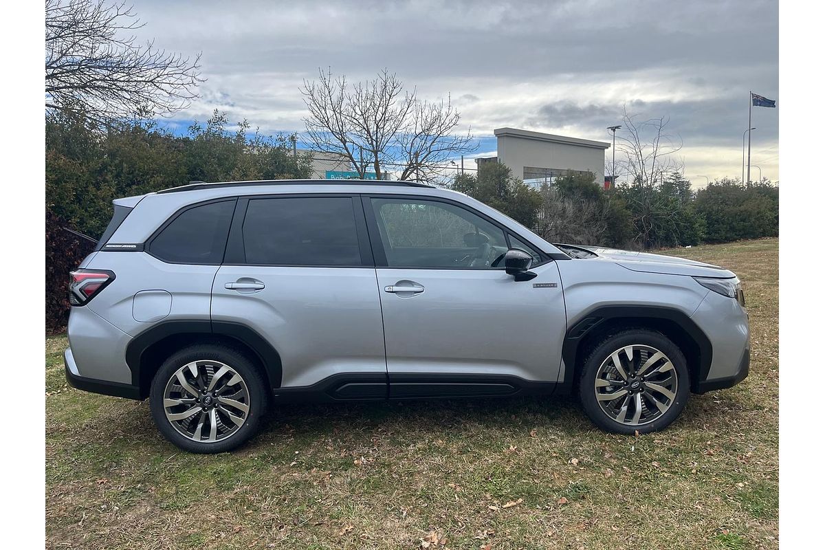2025 Subaru Forester Hybrid Touring S6