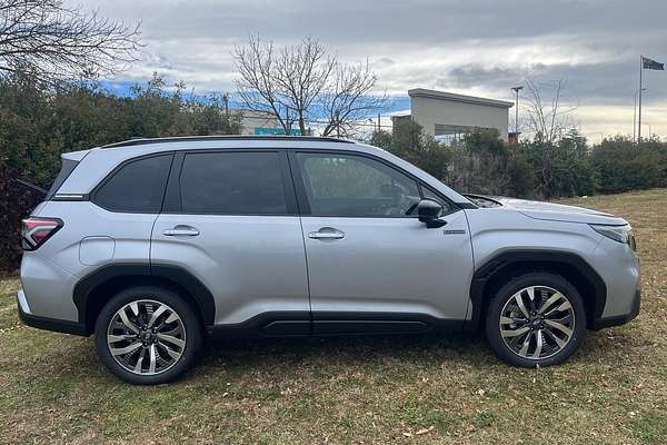 2025 Subaru Forester Hybrid Touring S6