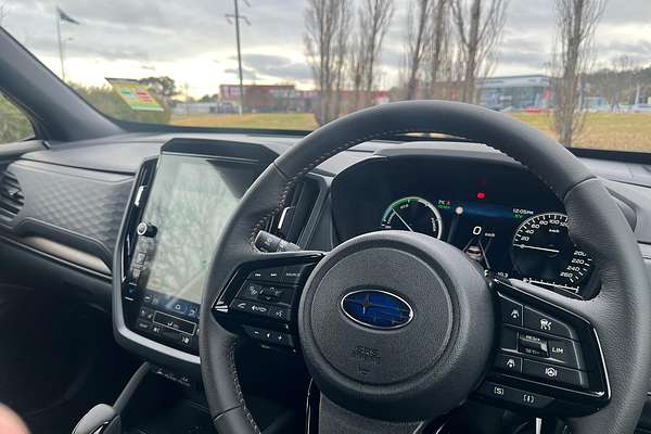 2025 Subaru Forester Hybrid Touring S6