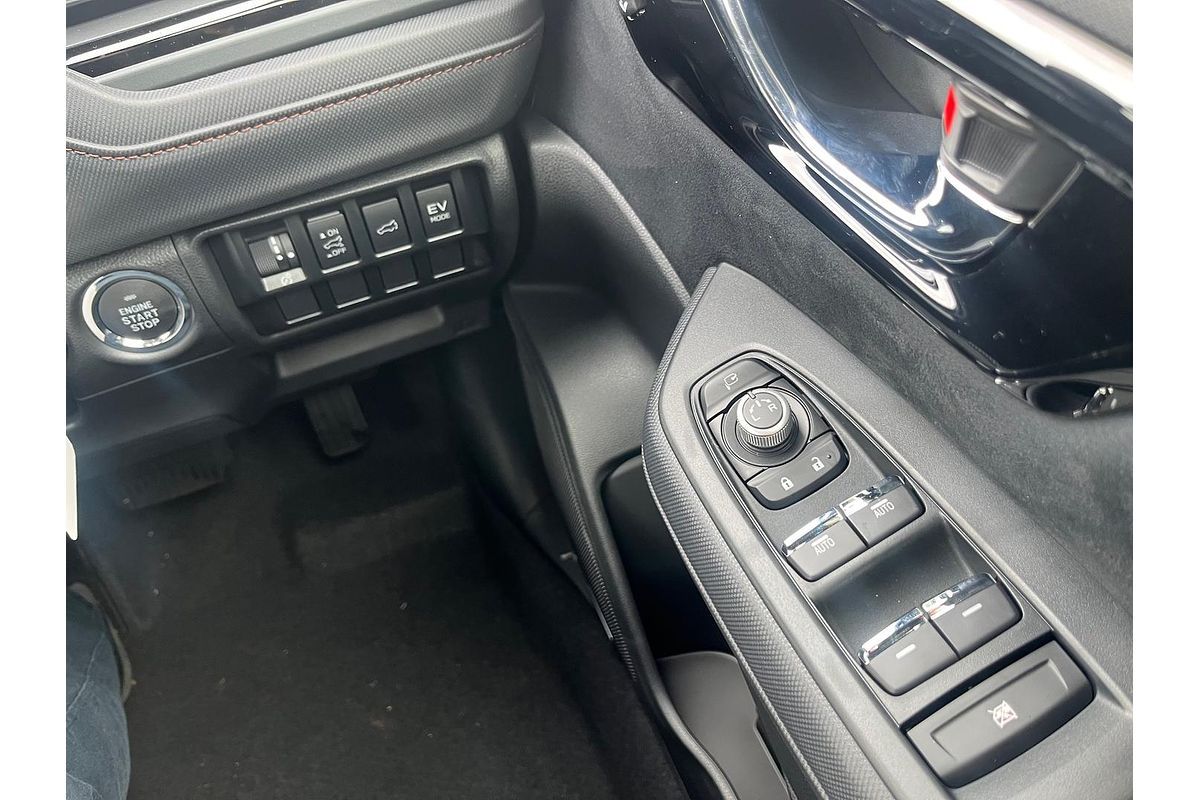 2025 Subaru Forester Hybrid Touring S6