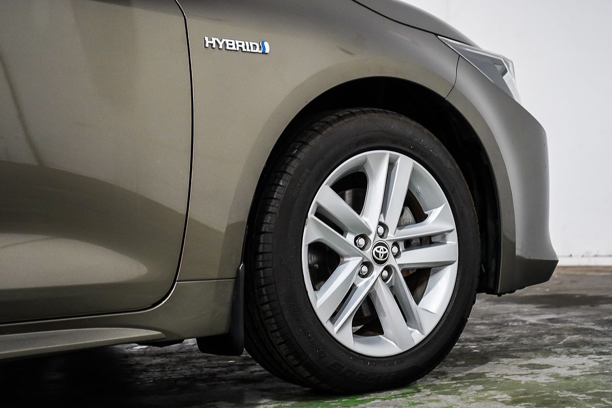 2018 Toyota Corolla SX Hybrid ZWE211R