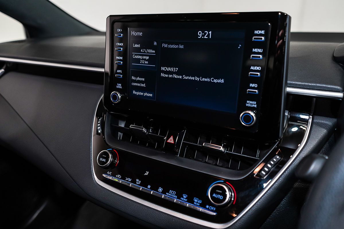 2018 Toyota Corolla SX Hybrid ZWE211R