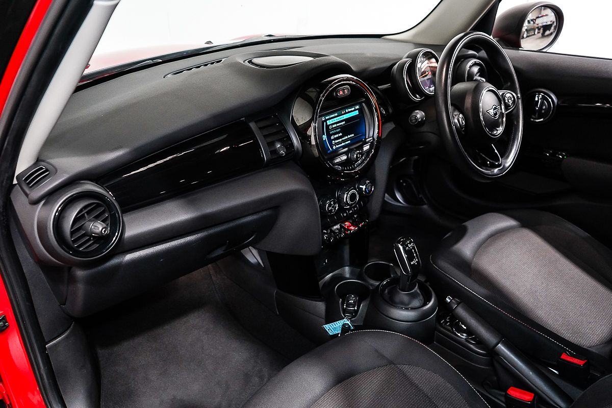 2019 MINI Hatch Cooper F55 LCI