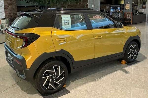 2025 Mahindra XUV 3XO AX7L