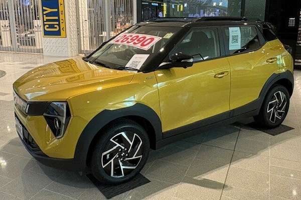 2025 Mahindra XUV 3XO AX7L