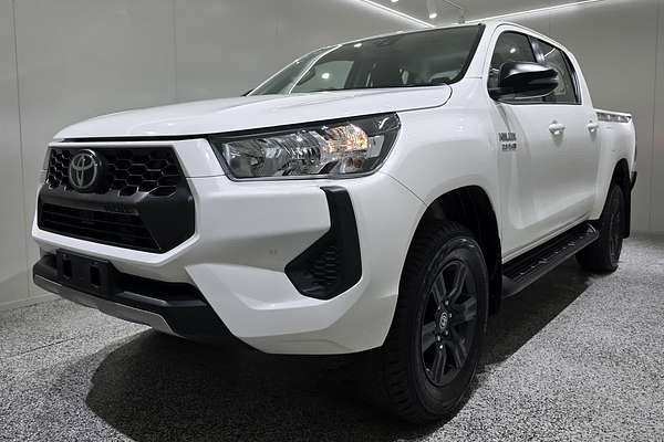 2024 Toyota Hilux Hilux 4x4 SR 2.8L T Diesel Automatic Double Cab GUN126R 4X4