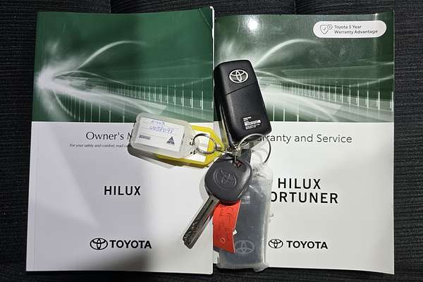 2024 Toyota Hilux Hilux 4x4 SR 2.8L T Diesel Automatic Double Cab GUN126R 4X4