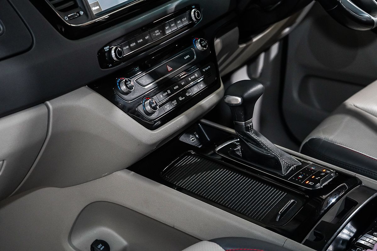 2016 Kia Carnival Platinum YP