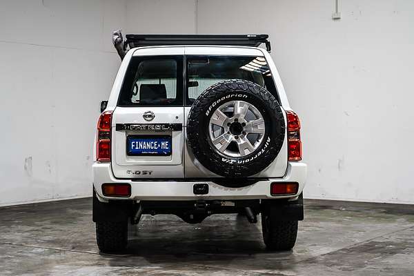 2015 Nissan Patrol ST Y61