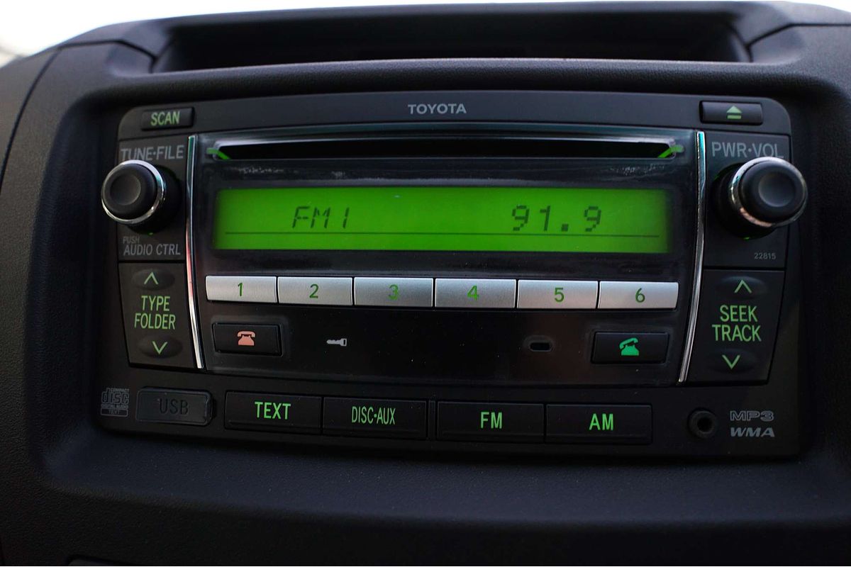 2010 Toyota Hilux 4x2 Hilux 4x2 Workmate 2.7L Petrol Automatic Single Cab C/C
