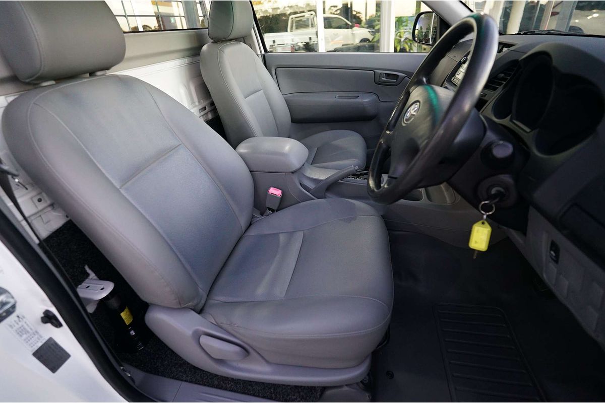 2010 Toyota Hilux 4x2 Hilux 4x2 Workmate 2.7L Petrol Automatic Single Cab C/C