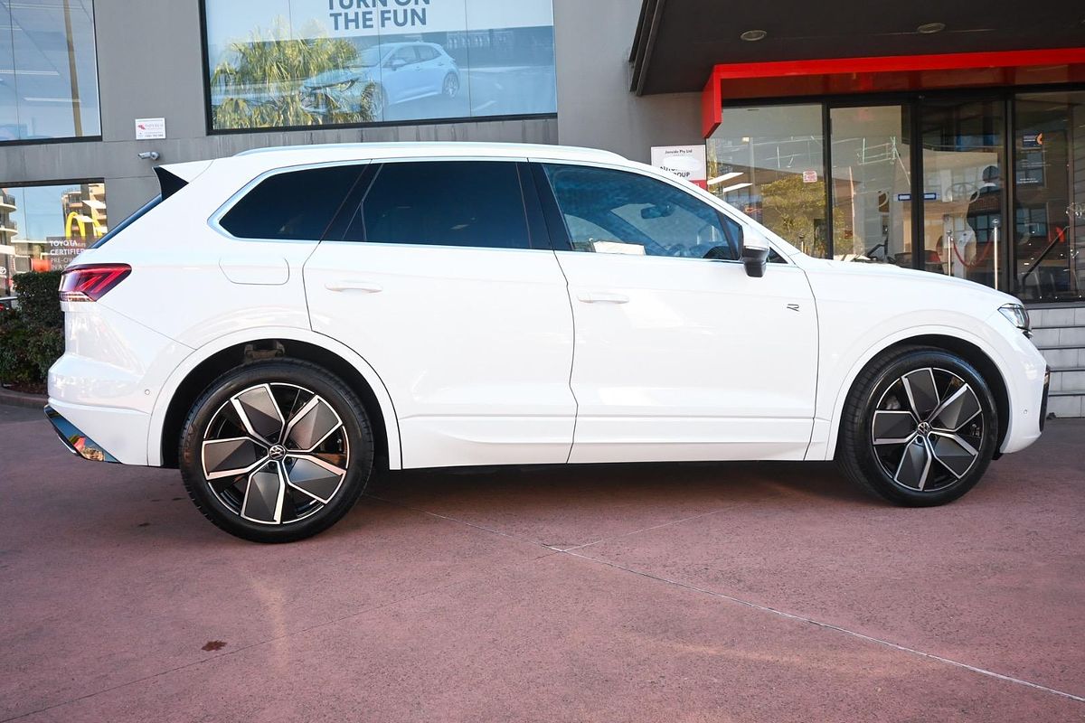 2024 Volkswagen Touareg 210TDI R-Line RC