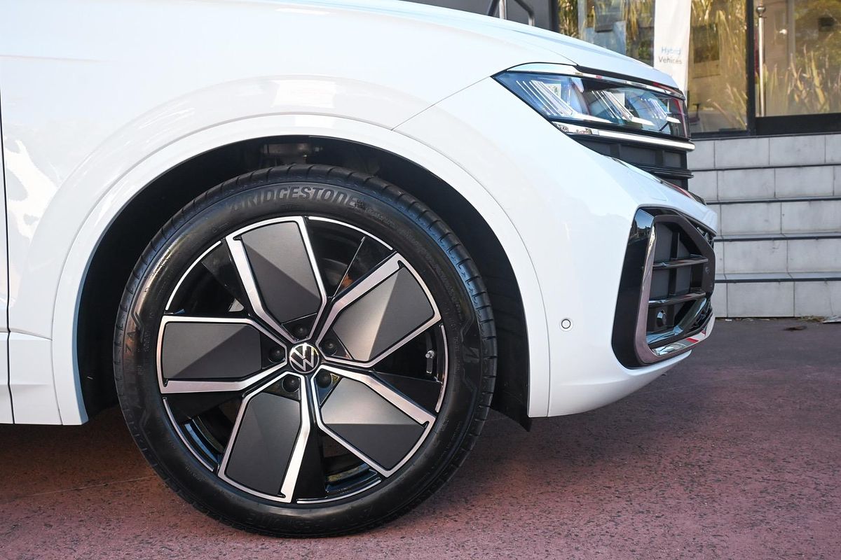 2024 Volkswagen Touareg 210TDI R-Line RC