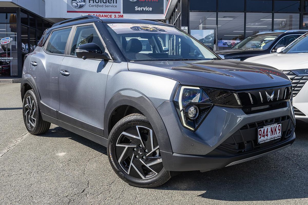 2025 Mahindra XUV3XO AX7L