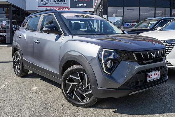 2025 Mahindra XUV3XO AX7L