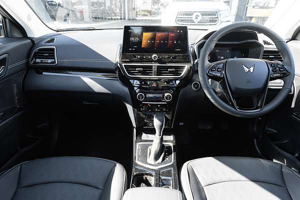 2025 Mahindra XUV3XO AX7L