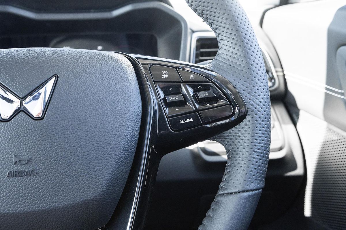 2025 Mahindra XUV3XO AX7L