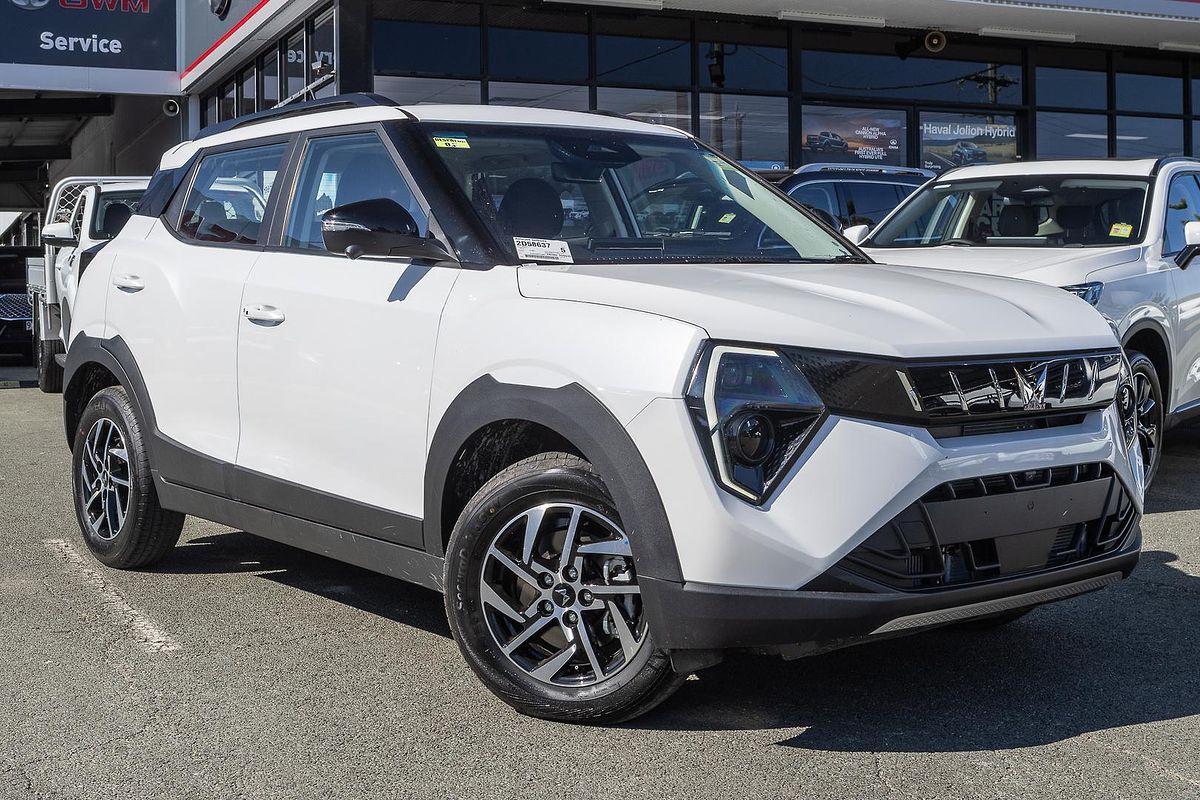 2025 Mahindra XUV3XO AX5L