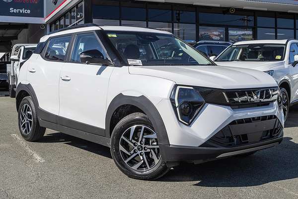 2025 Mahindra XUV3XO AX5L