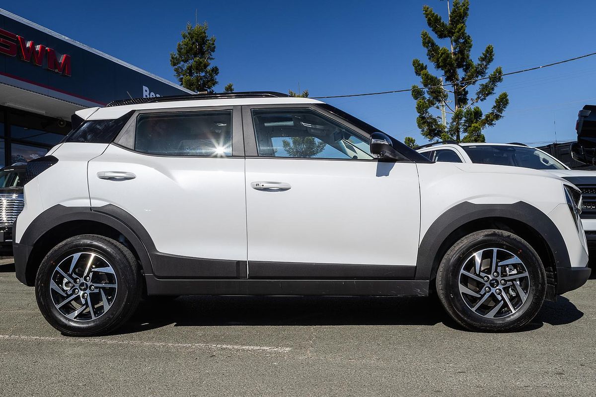 2025 Mahindra XUV3XO AX5L
