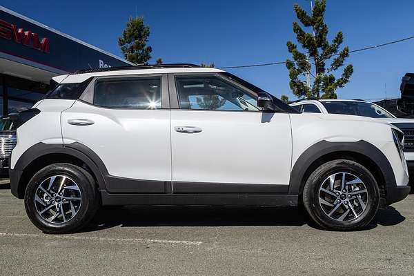 2025 Mahindra XUV3XO AX5L