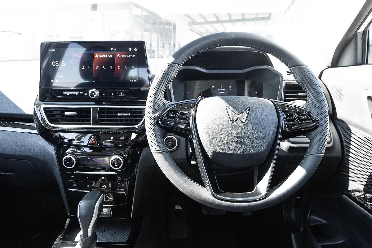 2025 Mahindra XUV3XO AX5L