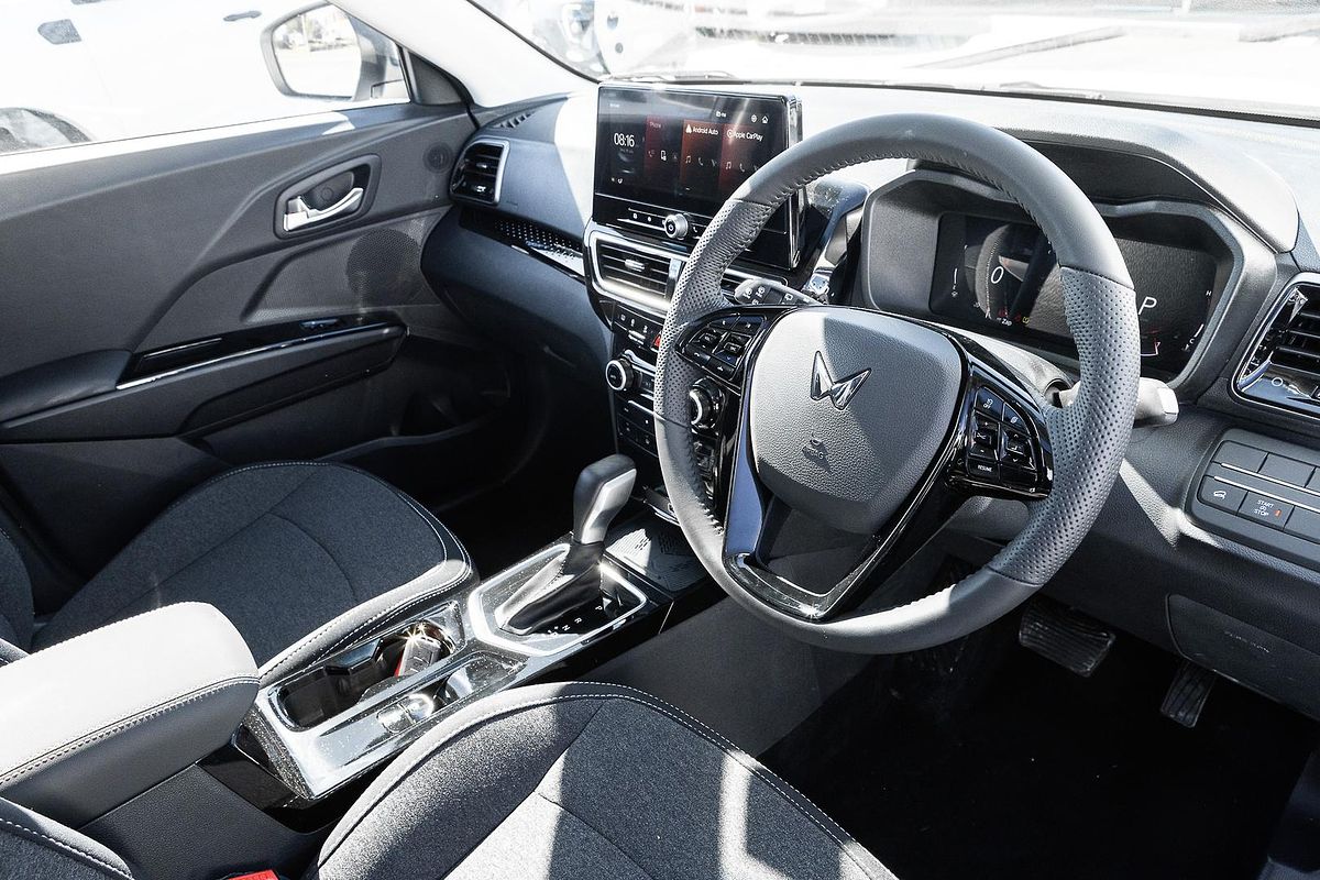 2025 Mahindra XUV3XO AX5L