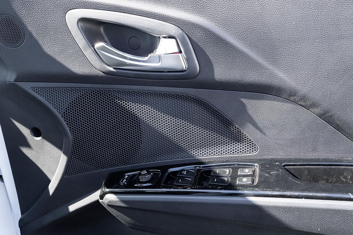 2025 Mahindra XUV3XO AX5L