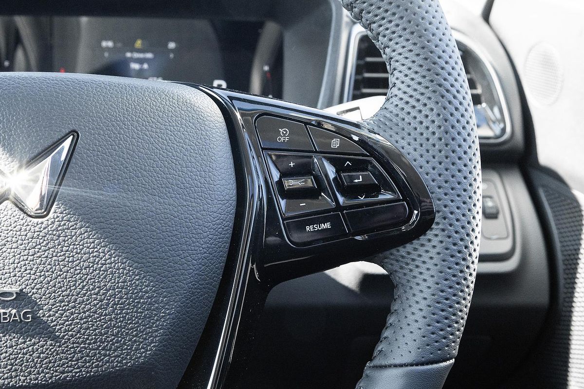 2025 Mahindra XUV3XO AX5L