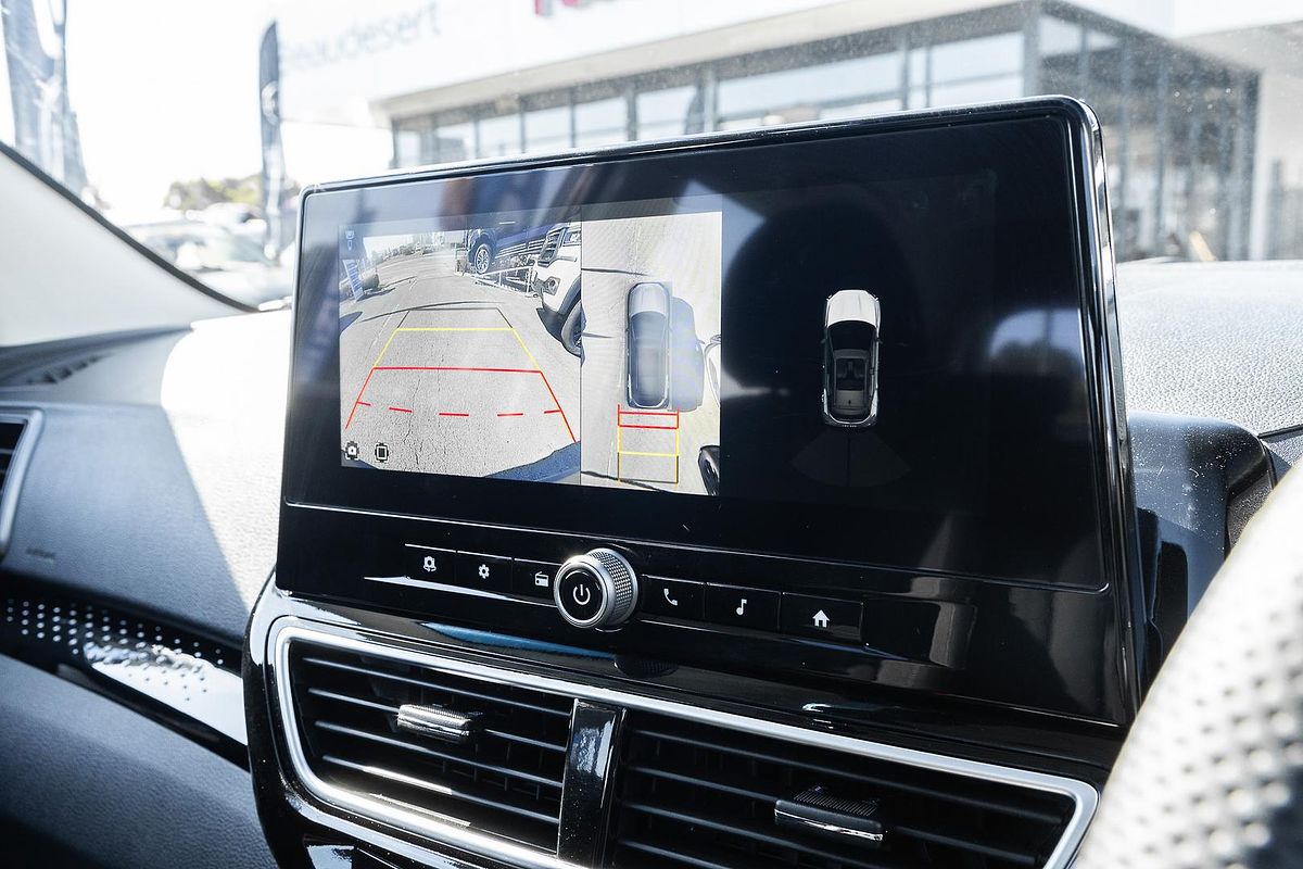 2025 Mahindra XUV3XO AX5L