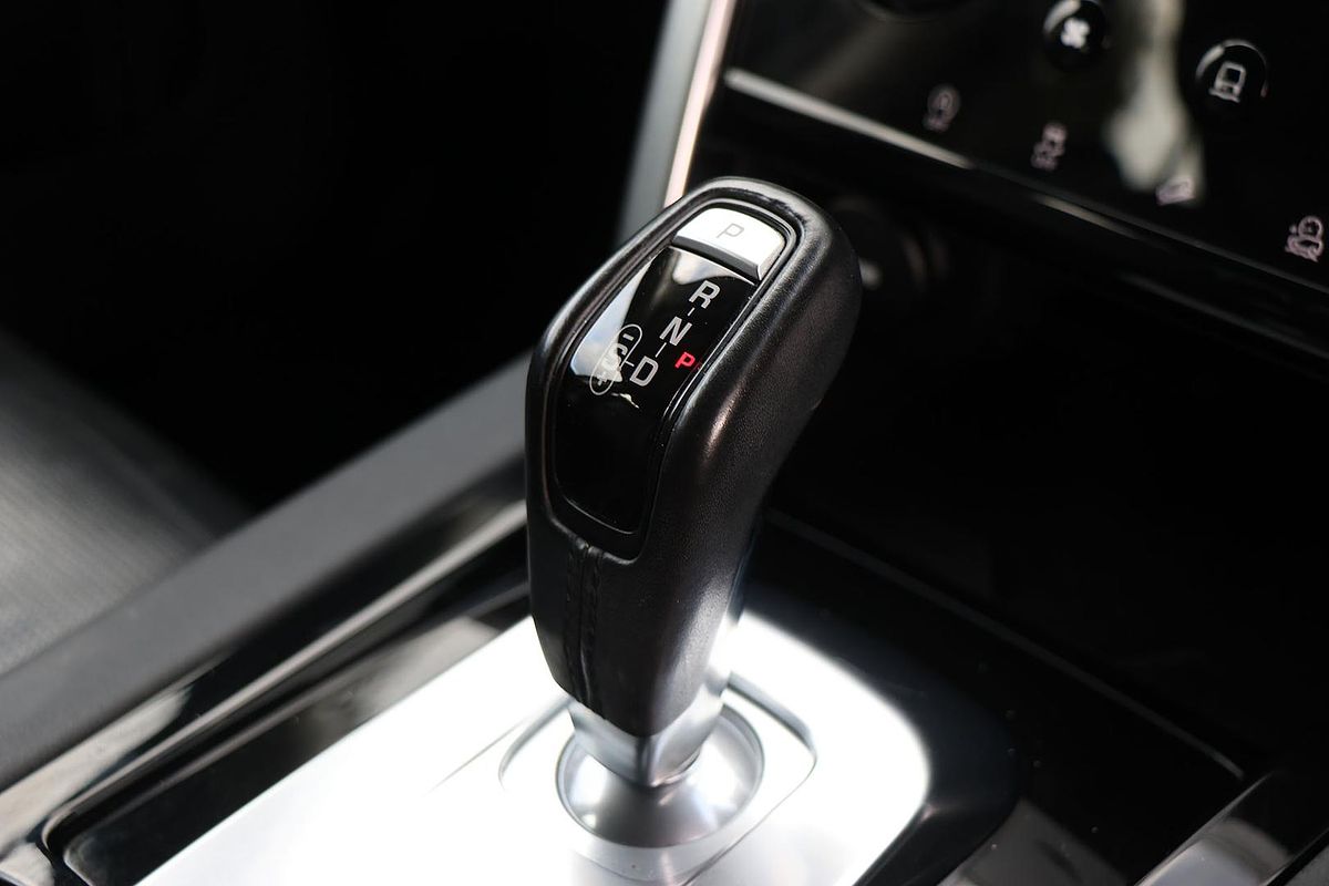 2019 Land Rover Discovery Sport P200 S L550