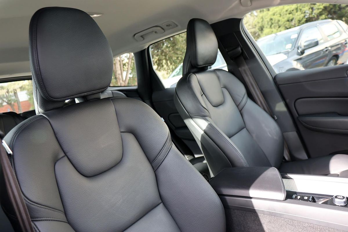 2021 Volvo XC60 B5 Inscription
