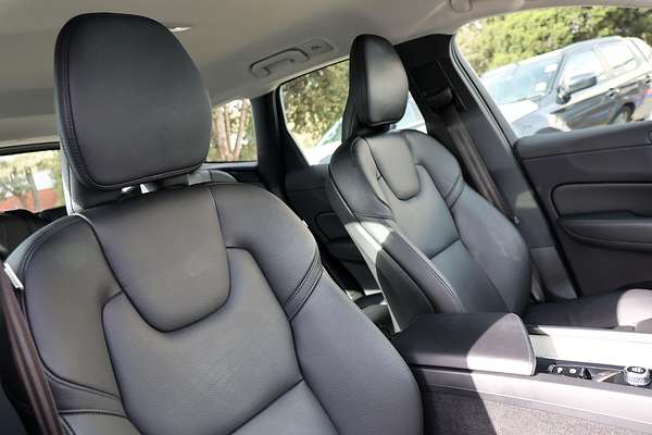 2021 Volvo XC60 B5 Inscription