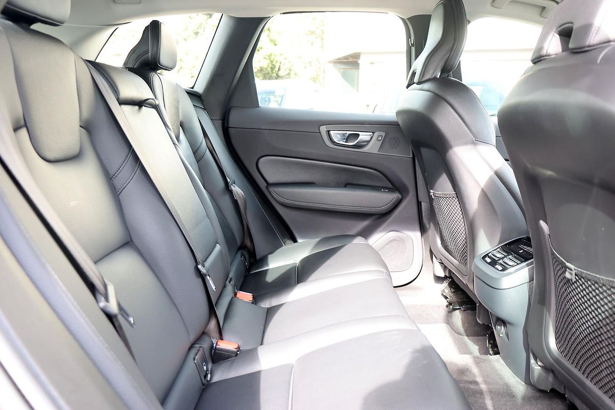 2021 Volvo XC60 B5 Inscription
