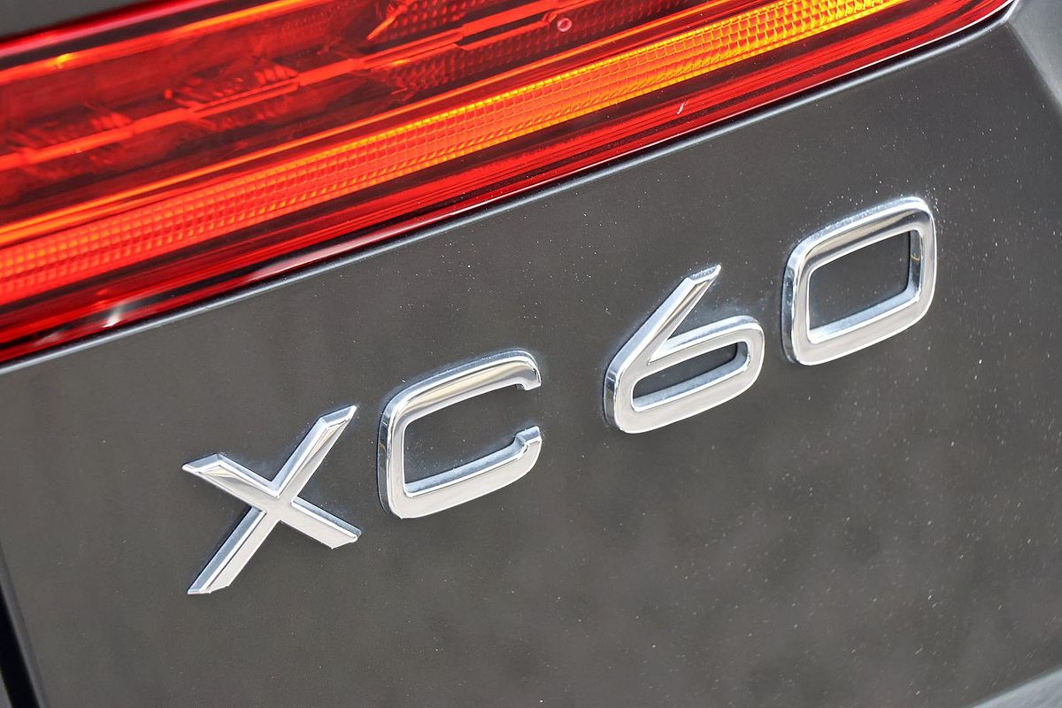 2021 Volvo XC60 B5 Inscription