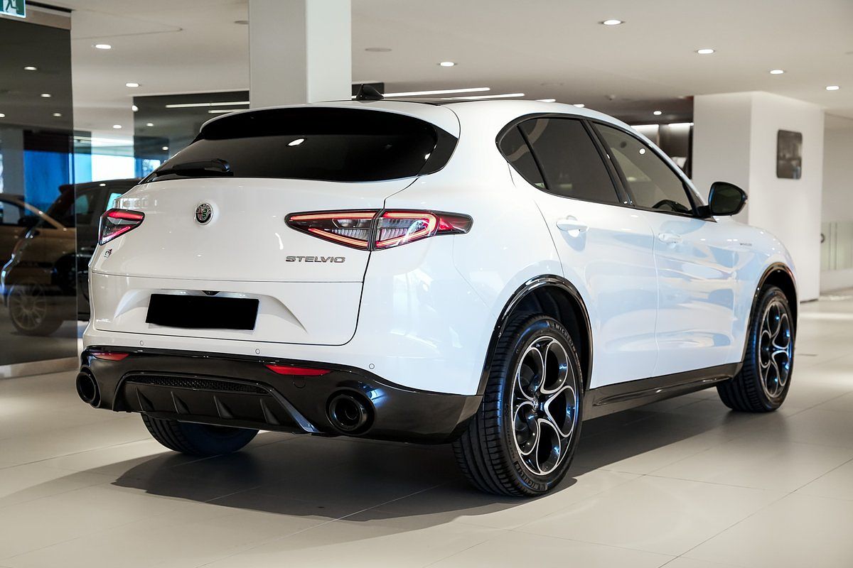 2023 Alfa Romeo Stelvio Veloce Series 4