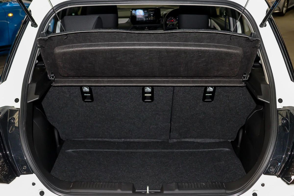 2024 Suzuki Swift Hybrid UZ
